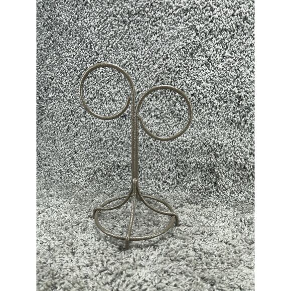 2 Ring Free Standing Coated Wrought Iron Towel Rack Preowned Home Decor - Picture 1 of 12